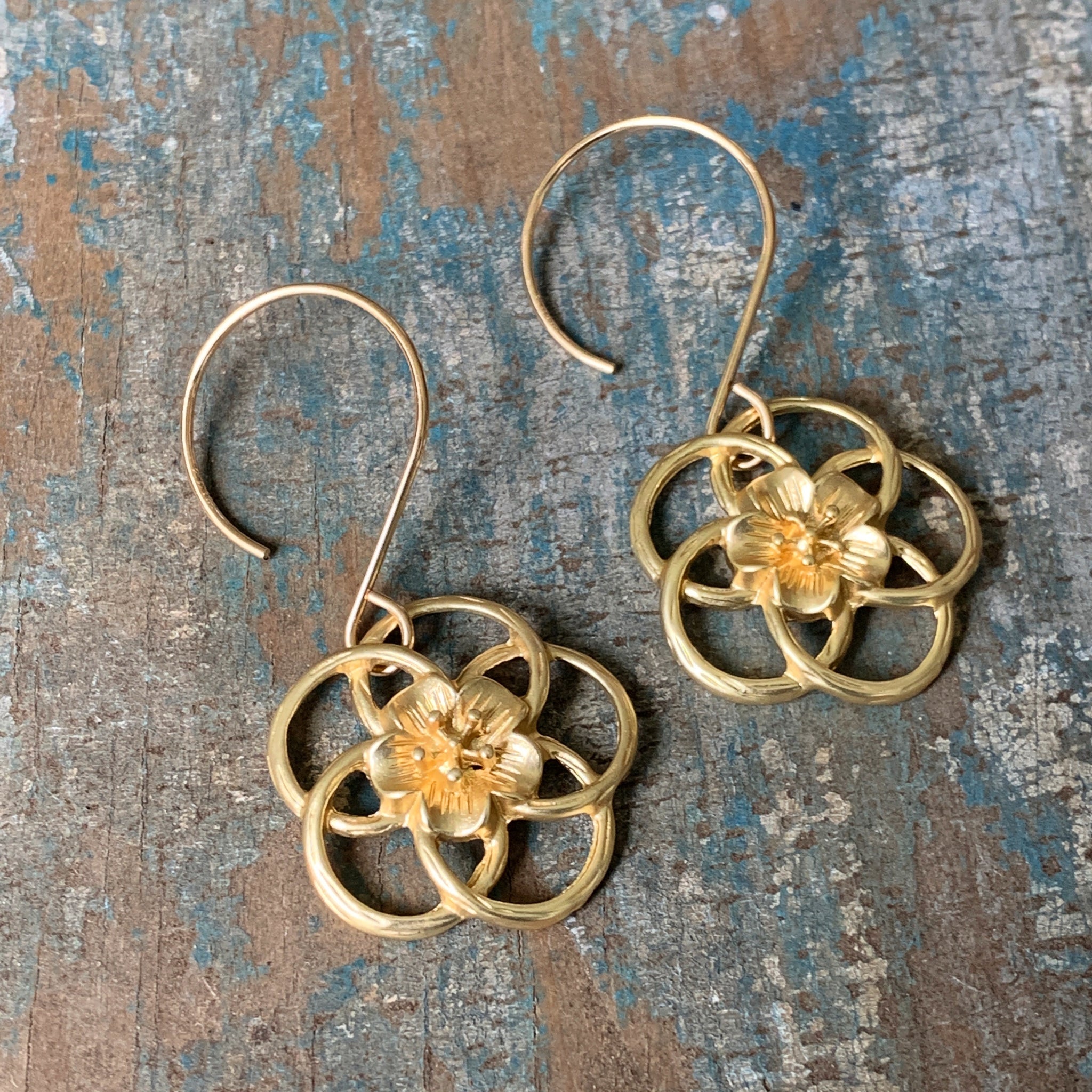 Beautiful flower Design Gold Earrings | RATNALAYA JEWELLERS