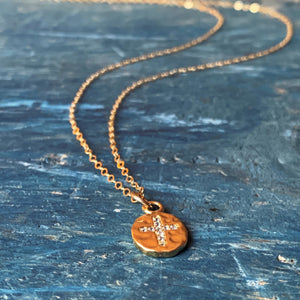 Cross Pendant Necklace / Gold