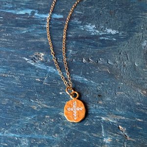 Cross Pendant Necklace / Gold