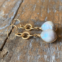 Eve Earrings / Grey Pearl