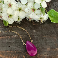 Allie Necklace / Magenta