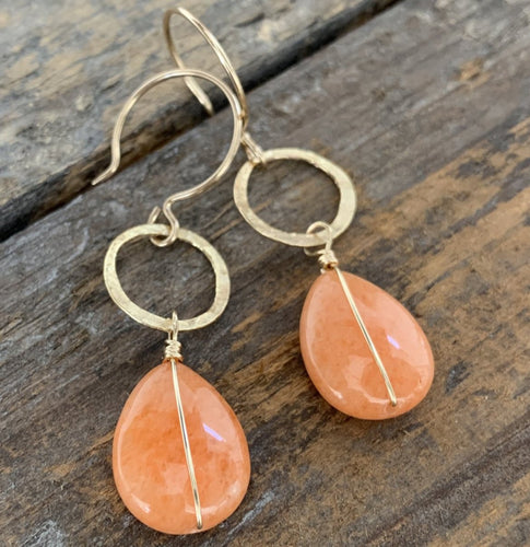 Sarina Earrings / Peach