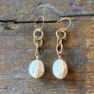 Eve Earrings / Pearl