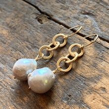 Eve Earrings / Grey Pearl