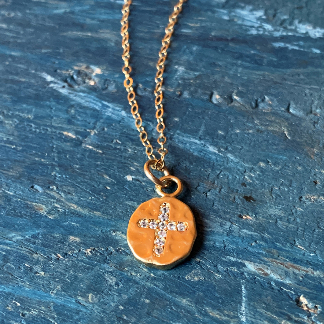 Cross Pendant Necklace / Gold